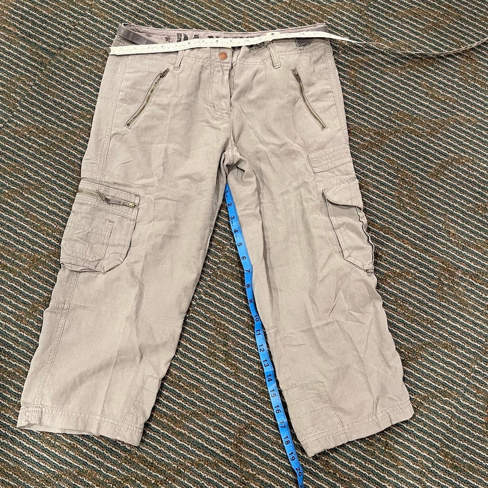 Grey capris